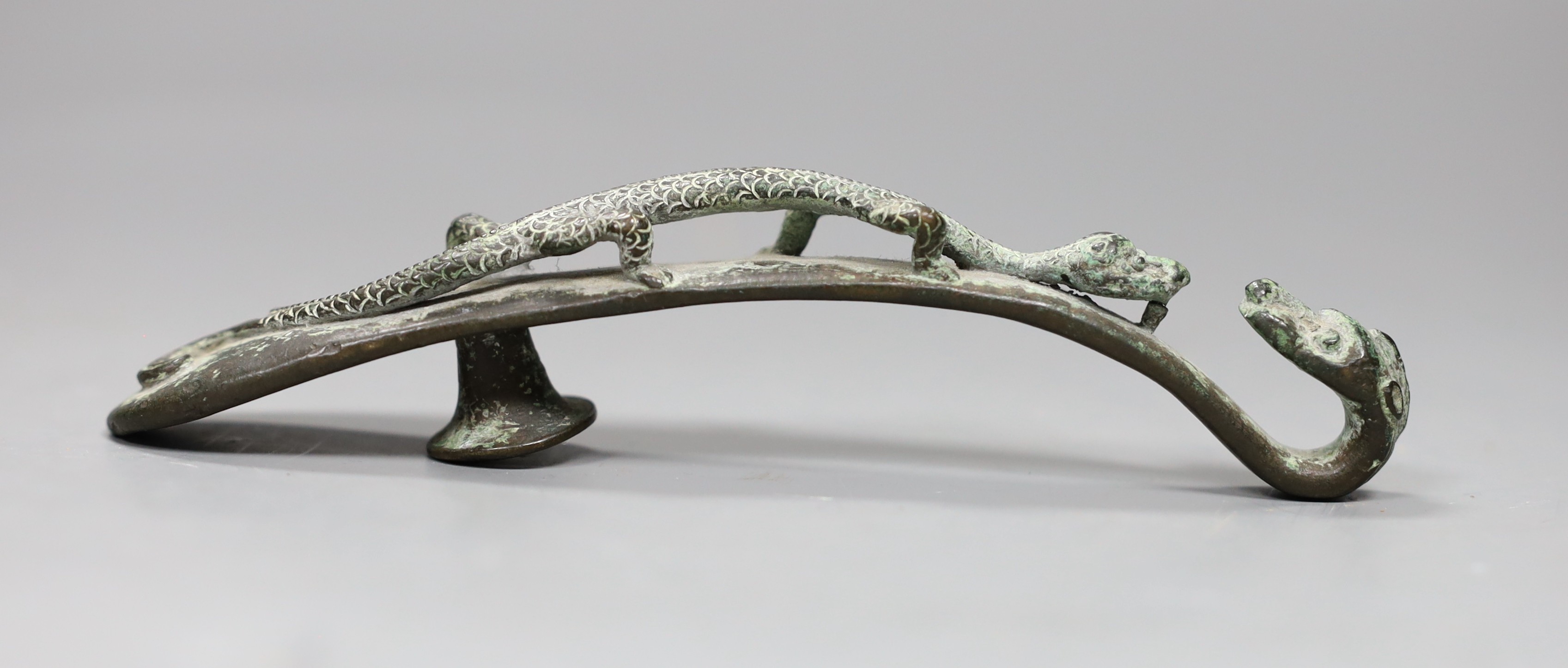 A Chinese Song dynasty or later bronze belt hook, 13.5cms long